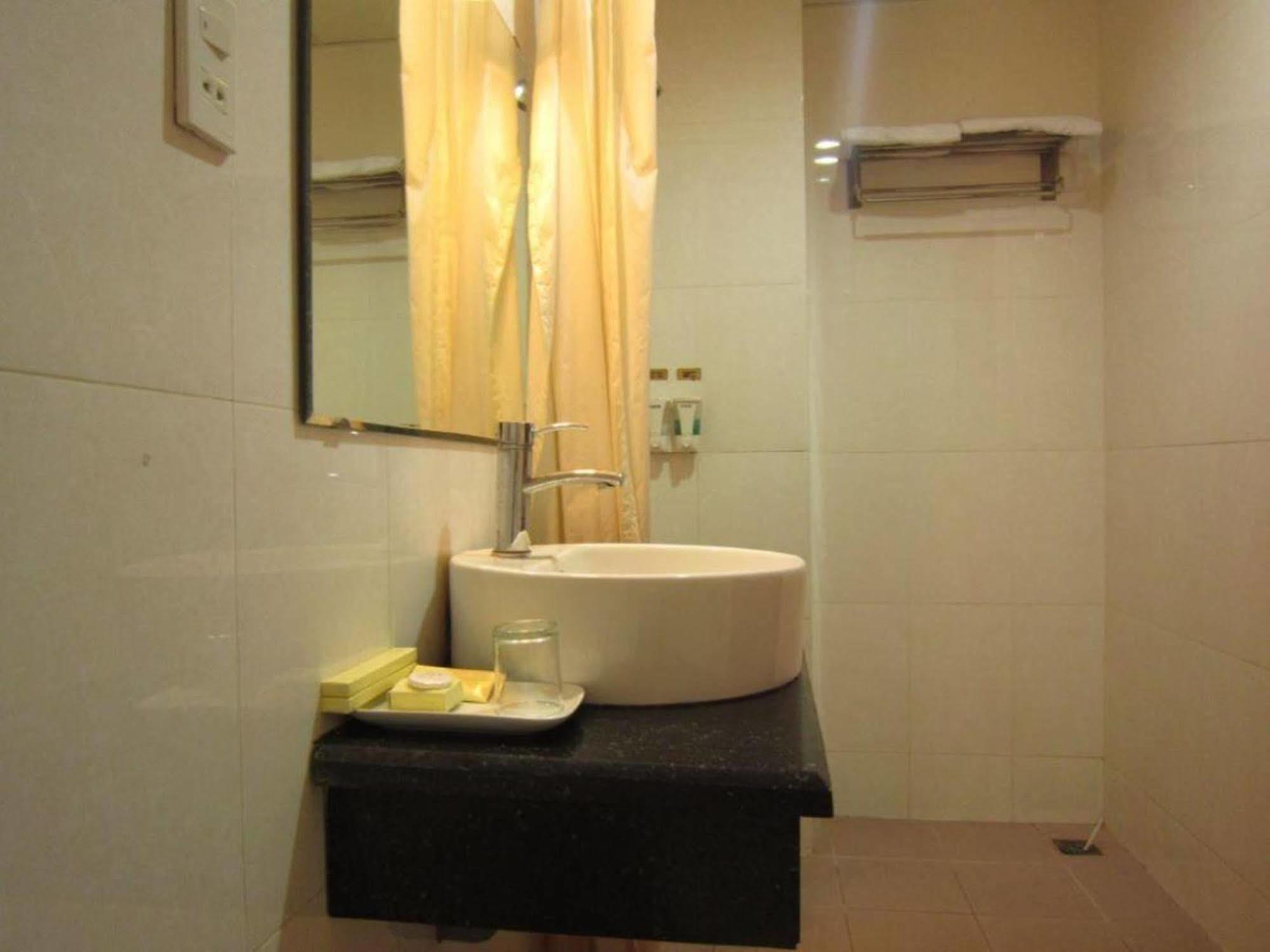 Reddoorz Ruby Star Hotel Truong Dinh Ciudad Ho Chi Minh  Exterior foto